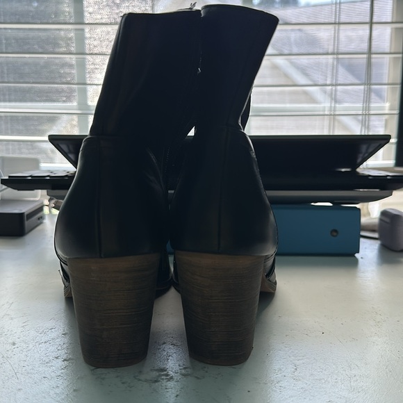 Bucco stacked heel bootie - Picture 3 of 5